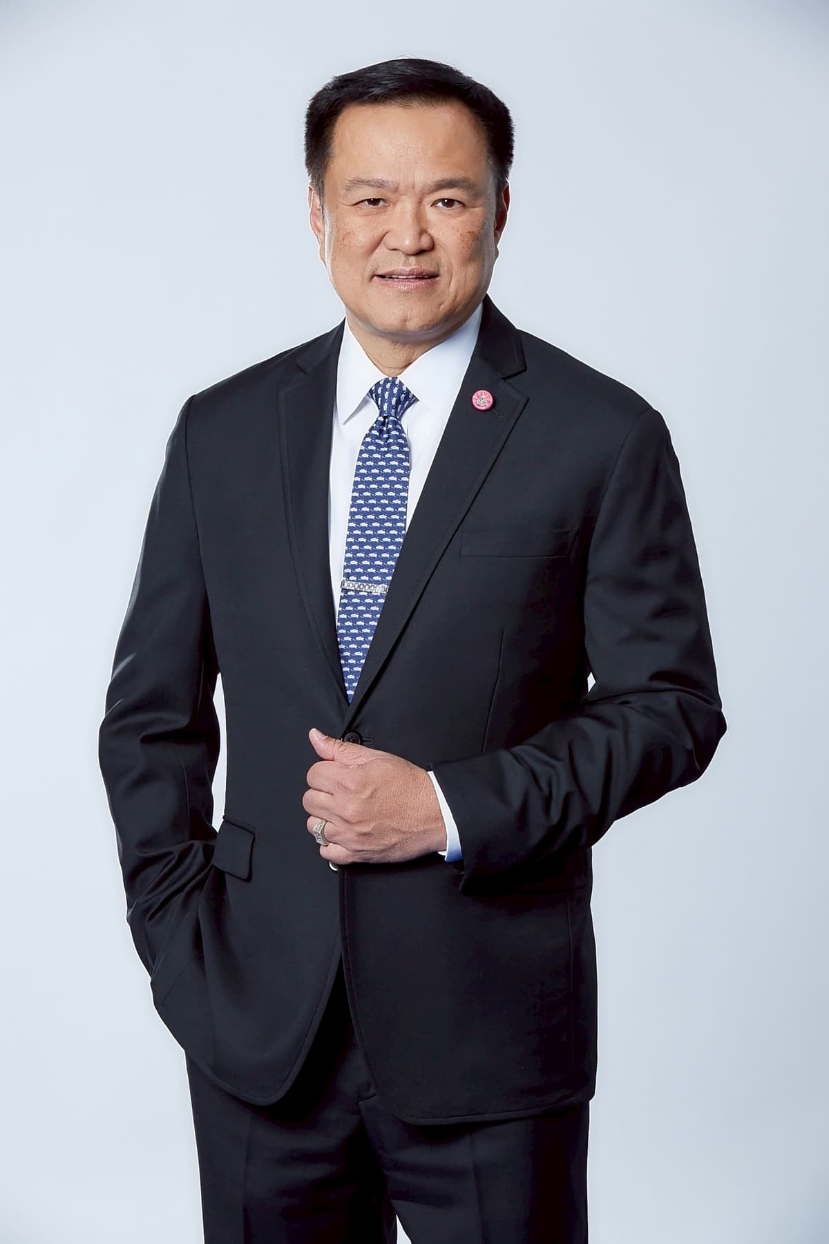 อนุทิน ชาญวีรกูล นายกรัฐมนตรีคนที่ 32