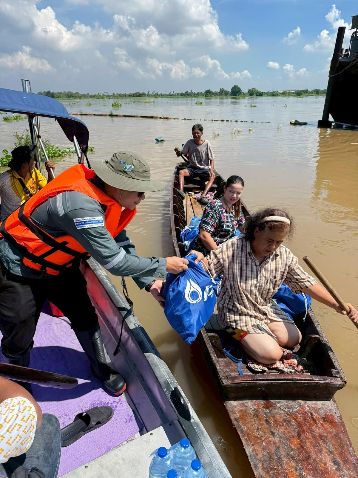 ช่วยเหลือผู้ประสบเหตุสถานการณ์อุทกภัย