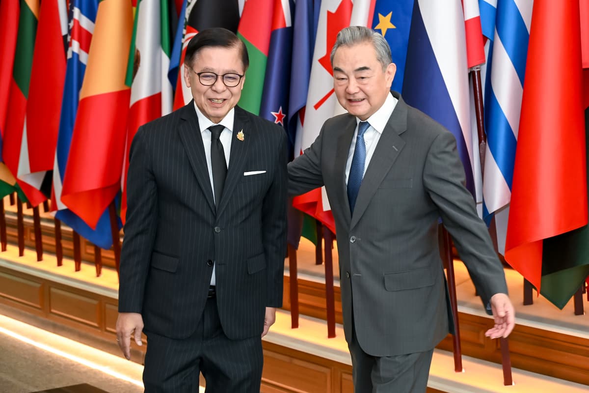 นายสีหศักดิ์ พวงเกตุแก้ว และ นายหวัง อี้