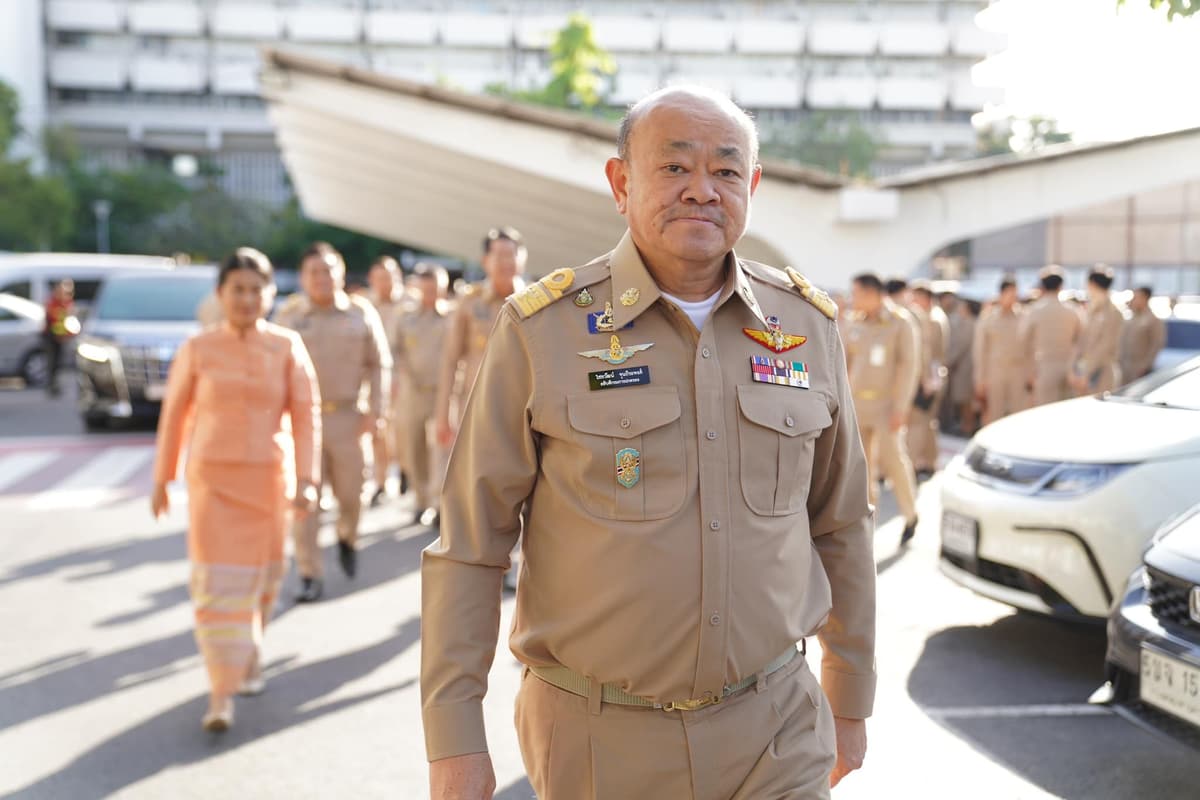 นายไชยวัฒน์ จุนถิระพงศ์