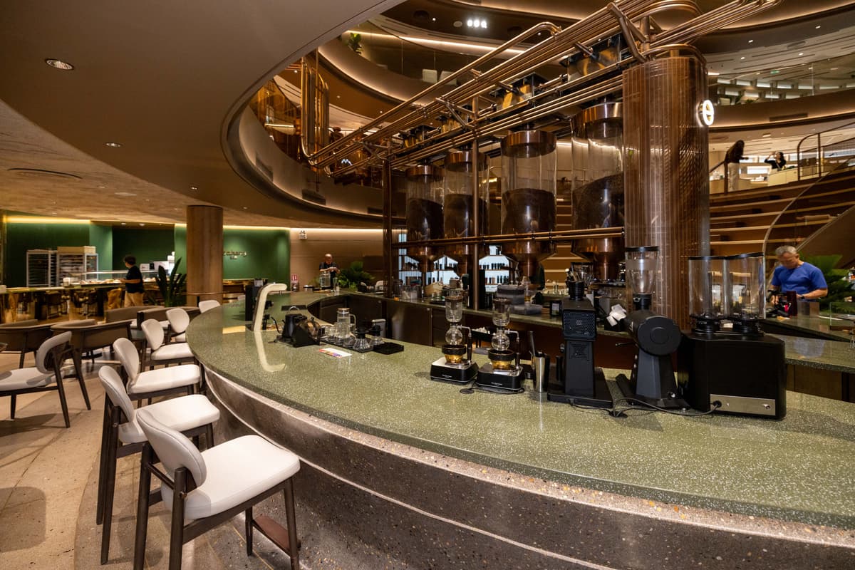 “Café Amazon Experience Flagship Store Ari”