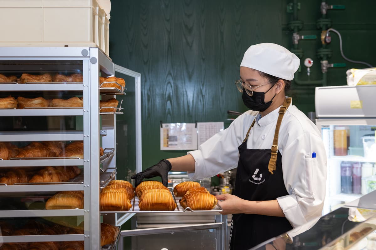“Café Amazon Experience Flagship Store Ari”