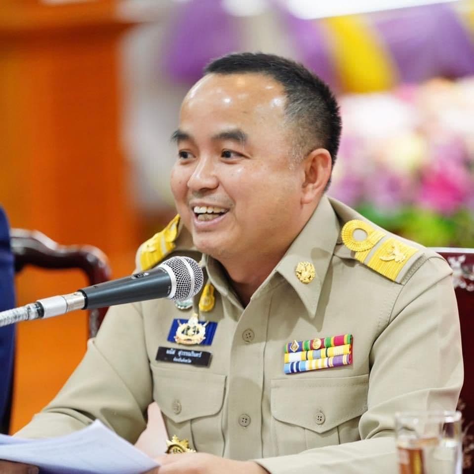 นายมนัส สุวรรณรินทร์
