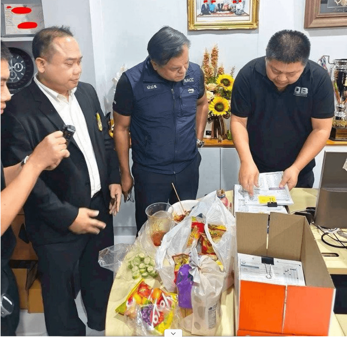 ภาพการเข้าตรวจค้น บ.จ่าพิชิต ของ ป.ป.ช.และ ตำรวจ CIB