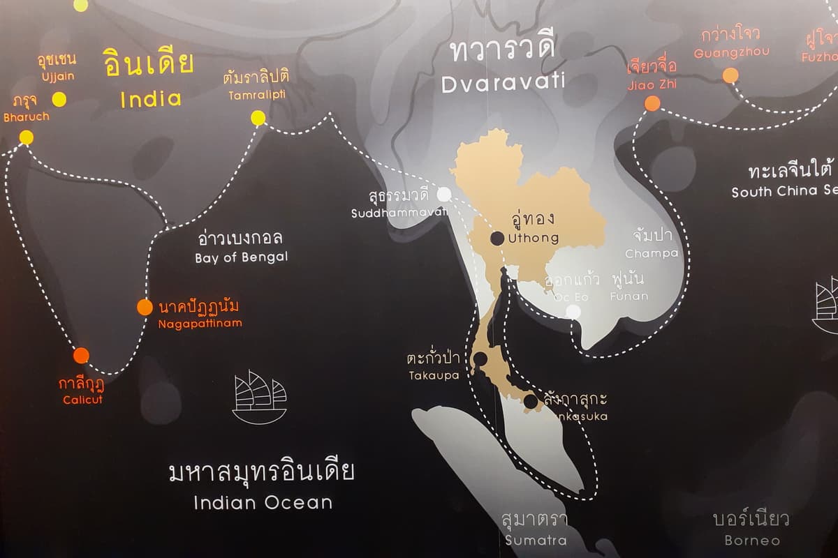 แผนที่เส้นทางการค้าทางทะเลที่แสดงให้เห็นการเชื่อมโยงของเมืองโบราณอู่ทองกับนานาชาติ