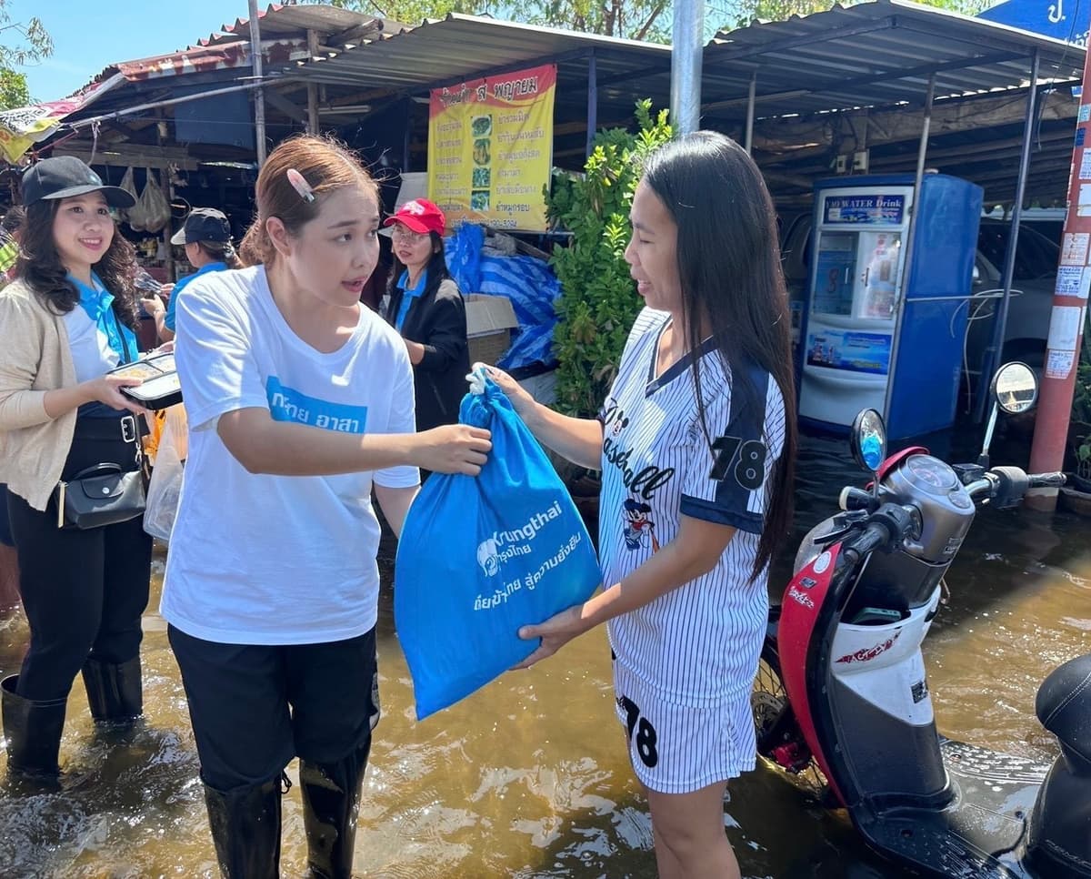 กรุงไทย ลงพื้นที่ช่วยน้ำท่วม บางพลี 10