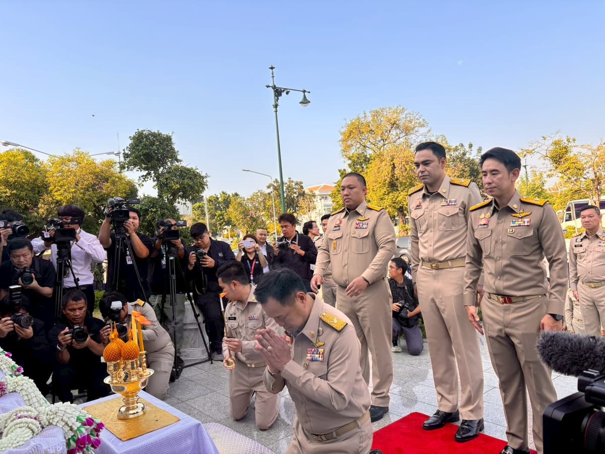 นายกฯ เข้ากระทรวง