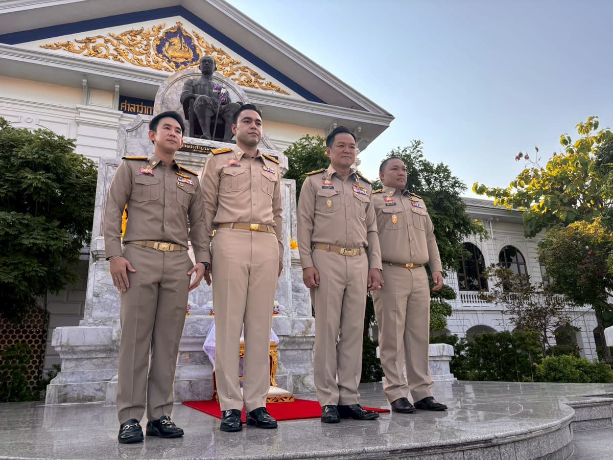 นายกฯ เข้ากระทรวง2