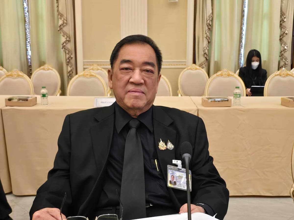 นายพจน์ อร่ามวัฒนานนท์