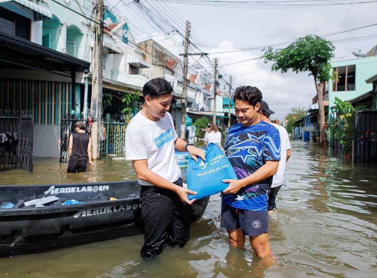 กรุงไทย ก้าวเคียงข้างผู้ประสบภัยน้ำท่วม 7