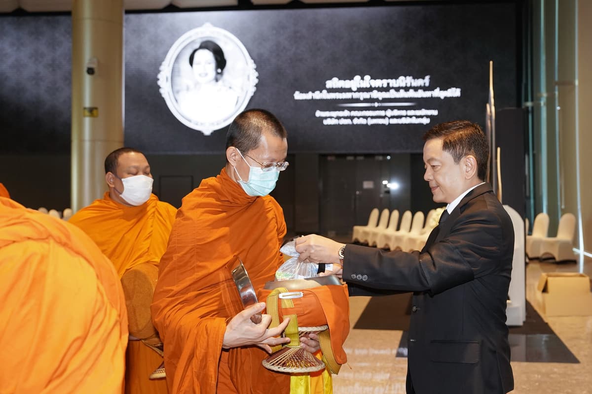25691024_PhotoRelease_กลุ่ม ปตท. น้อมรำลึกในพระมหากรุณาธิคุณ จัดพิธีบำเพ็ญกุศลเนื่องในวันคล้ายวันสวรรคต สมเด็จพระบรมราชชนนีพันปีหลวง_2 (1)