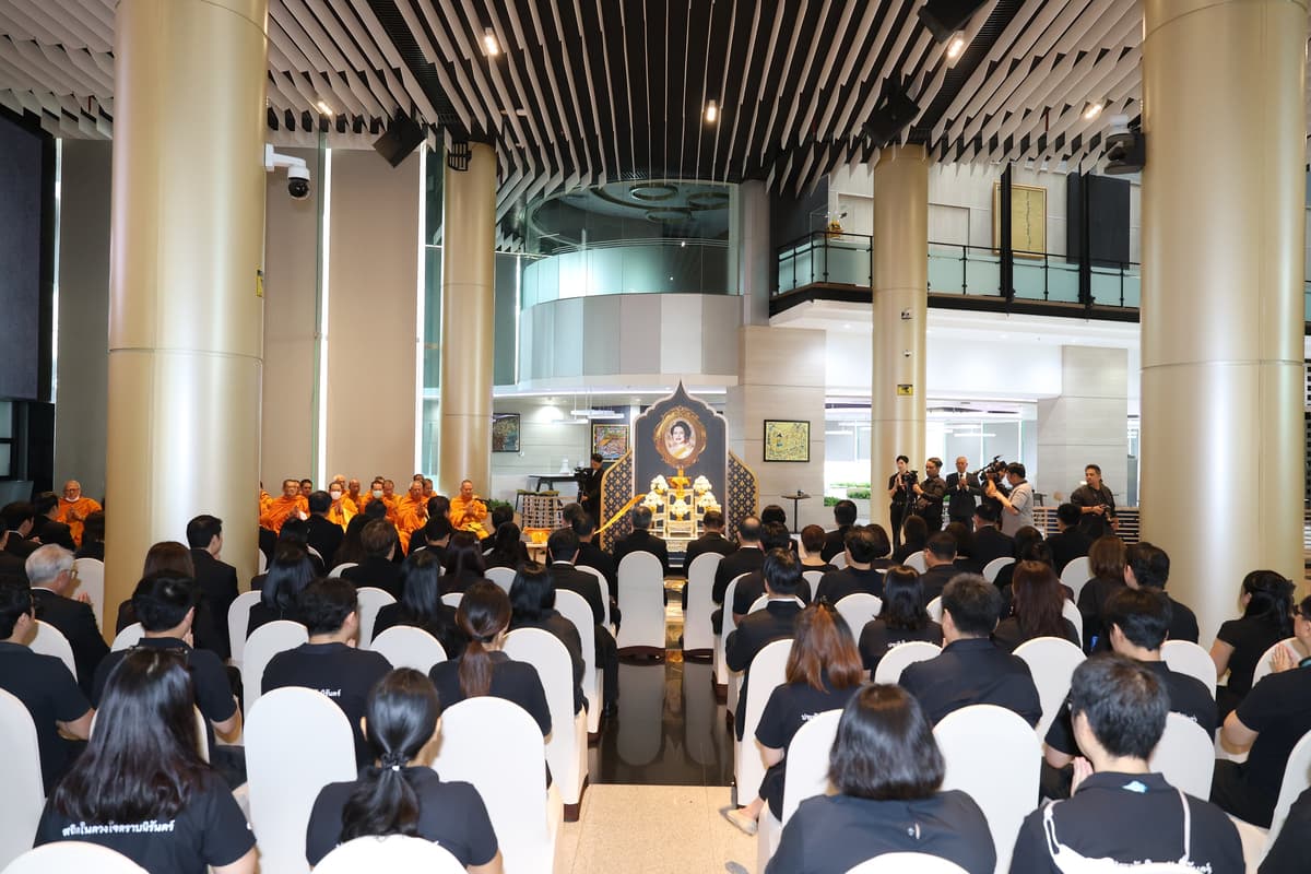 25691024_PhotoRelease_กลุ่ม ปตท. น้อมรำลึกในพระมหากรุณาธิคุณ จัดพิธีบำเพ็ญกุศลเนื่องในวันคล้ายวันสวรรคต สมเด็จพระบรมราชชนนีพันปีหลวง_3